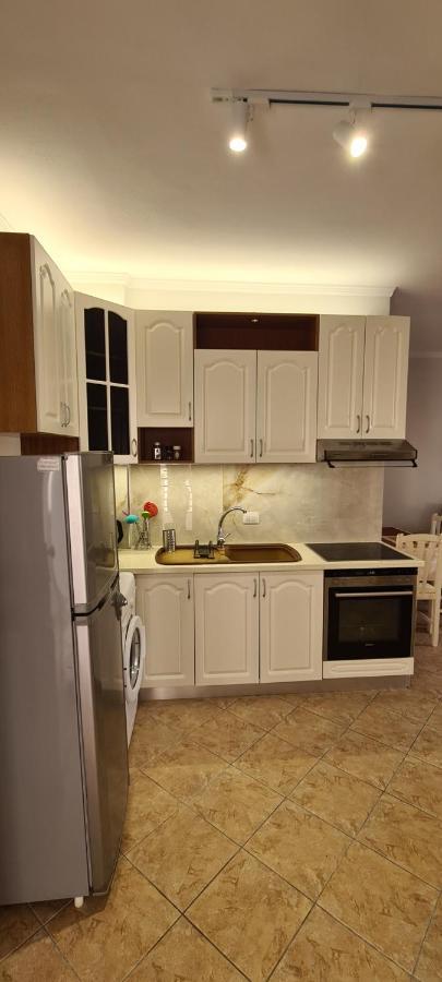 Eja's Apartament Golem (Tirana)